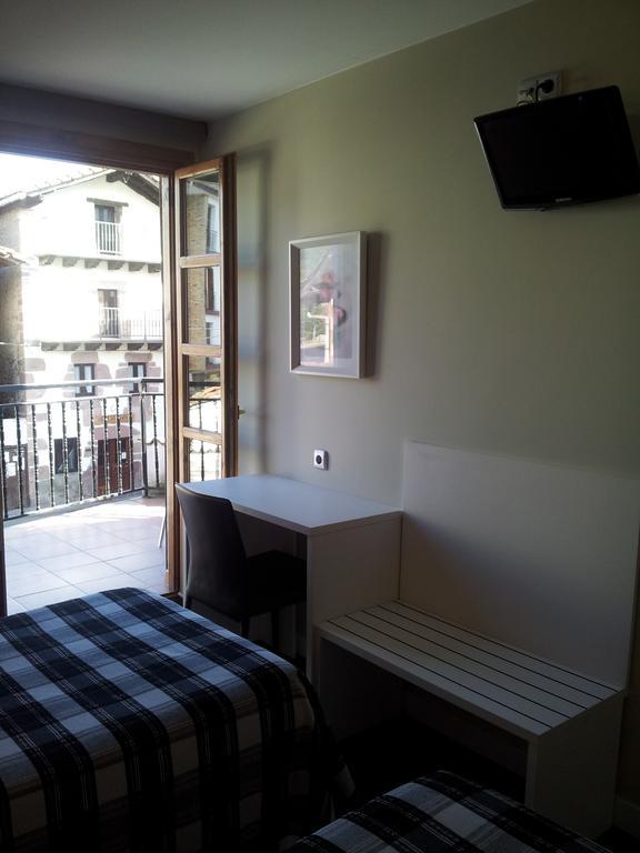 Hostal Ameztia Doneztebe Rom bilde